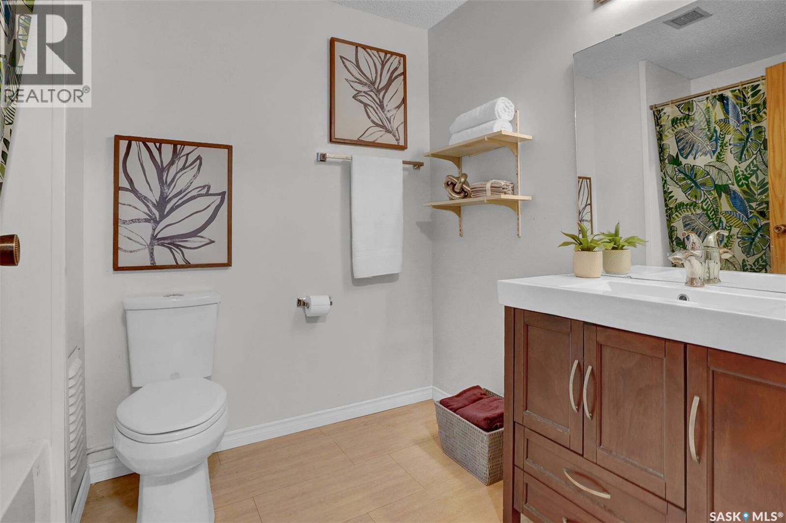 402 2125 Osler Street, Regina, SK - Indoor Photo Showing Bathroom