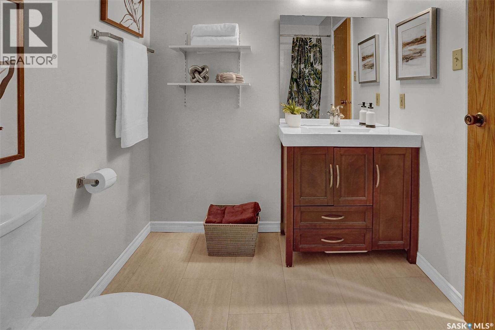 402 2125 Osler Street, Regina, SK - Indoor Photo Showing Bathroom