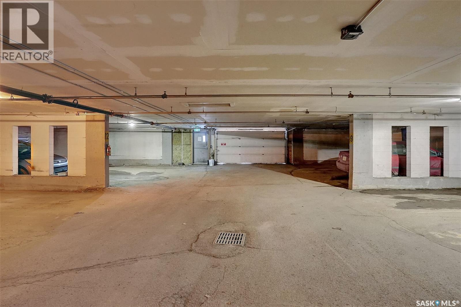 402 2125 Osler Street, Regina, SK - Indoor Photo Showing Garage