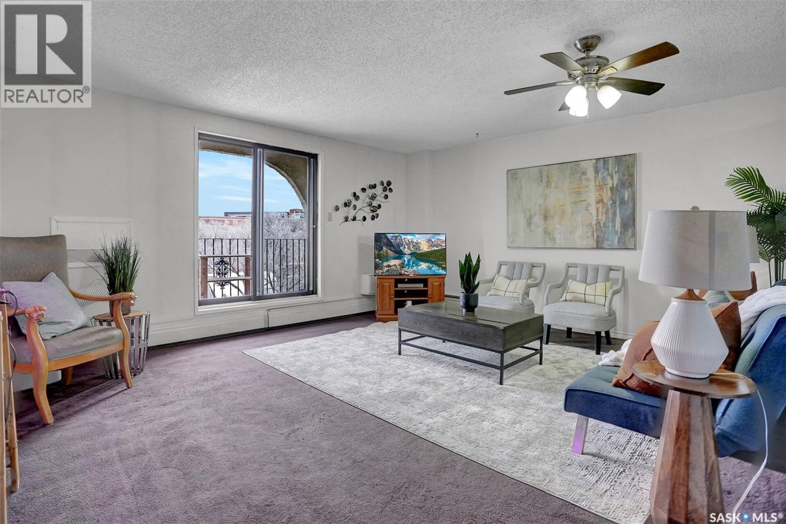 402 2125 Osler Street, Regina, SK - Indoor Photo Showing Living Room