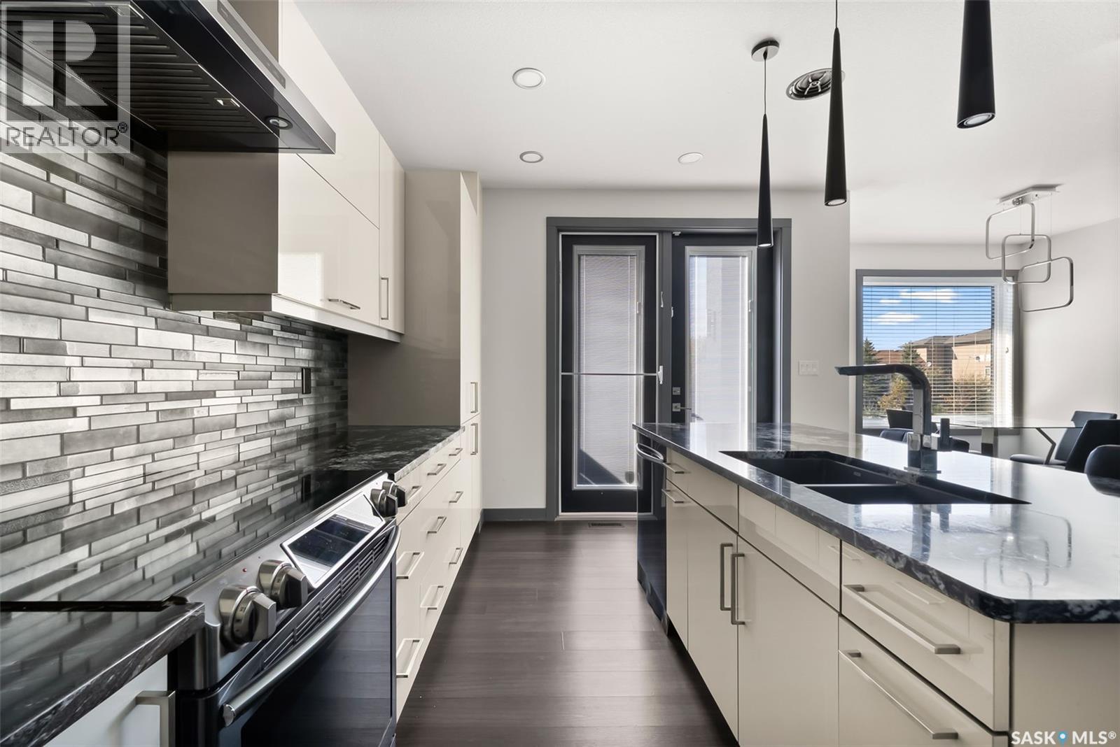 7832 Sagebrush Crescent, Regina, SK - Indoor Photo Showing Kitchen With Double Sink With Upgraded Kitchen