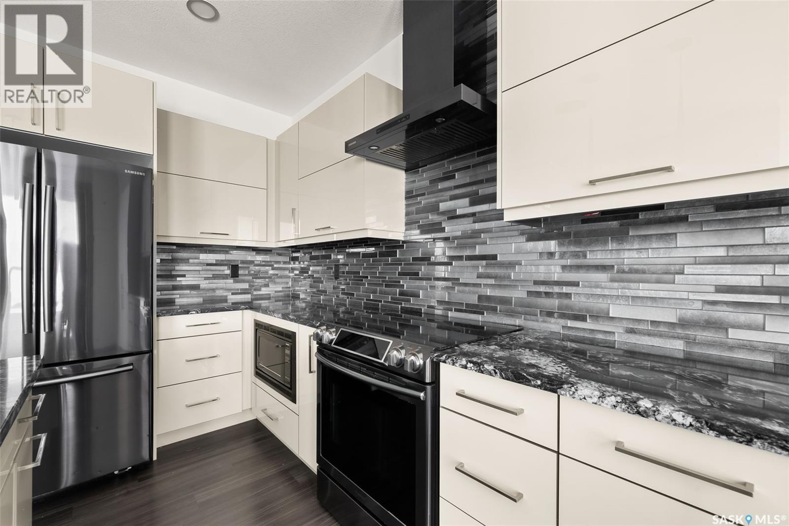 7832 Sagebrush Crescent, Regina, SK - Indoor Photo Showing Kitchen With Stainless Steel Kitchen With Upgraded Kitchen