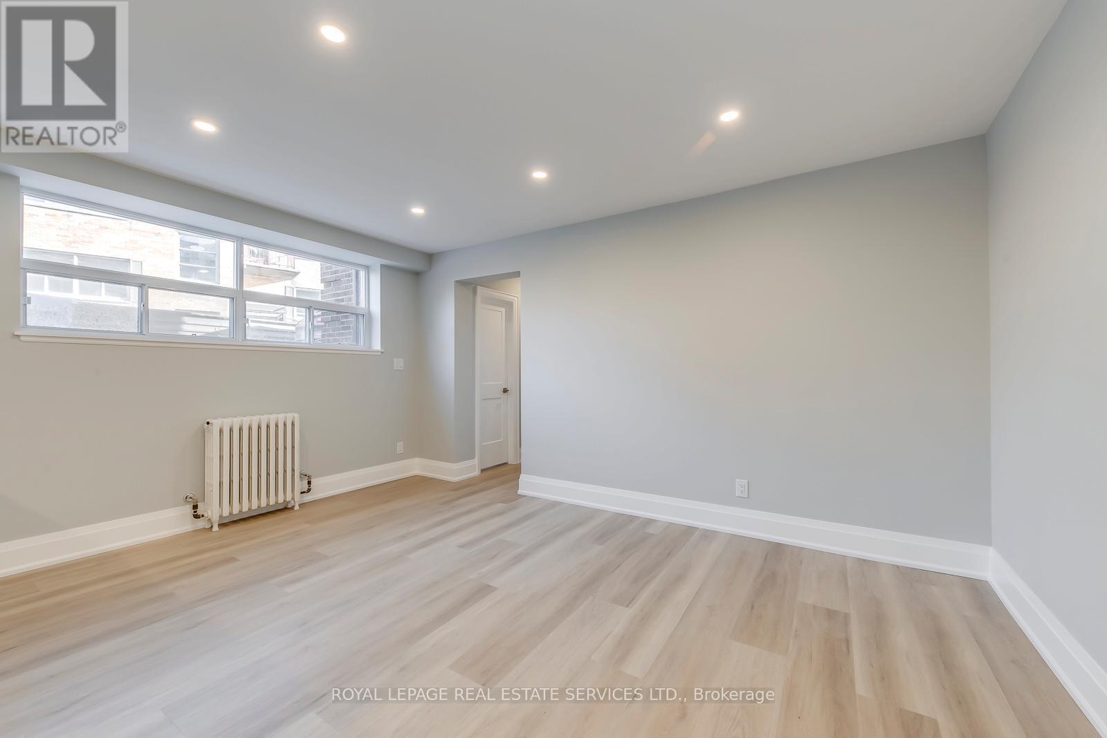320 Lakeshore Road W, Mississauga, ON - Indoor Photo Showing Other Room