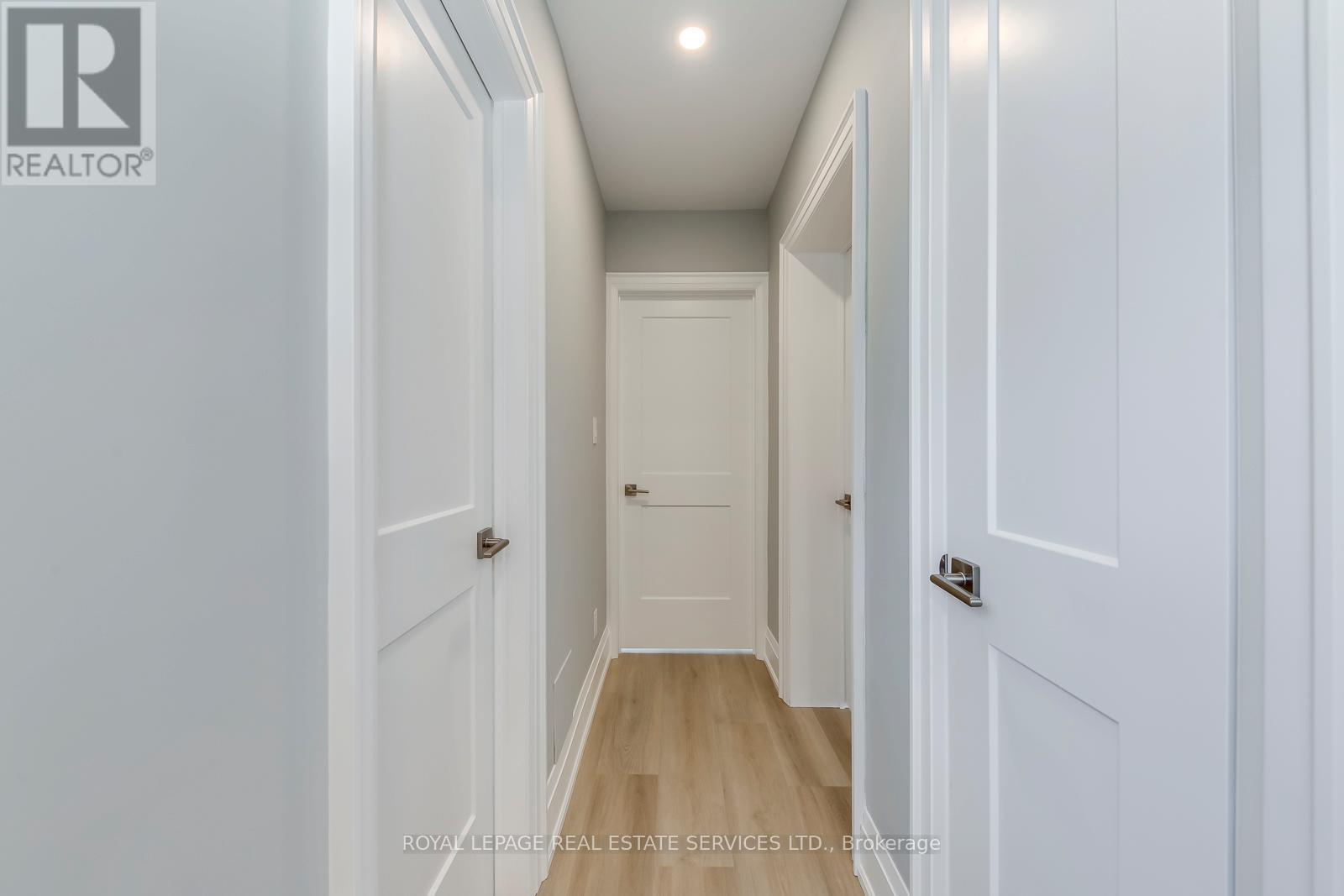 320 Lakeshore Road W, Mississauga, ON - Indoor Photo Showing Other Room