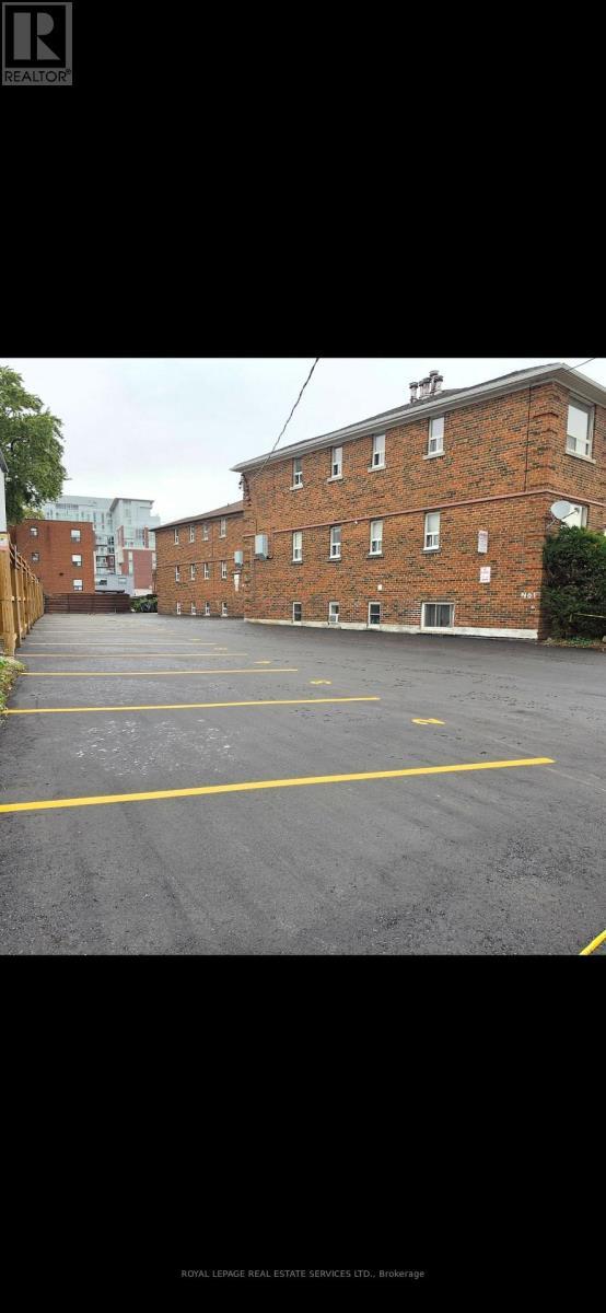 320 Lakeshore Road W, Mississauga, ON