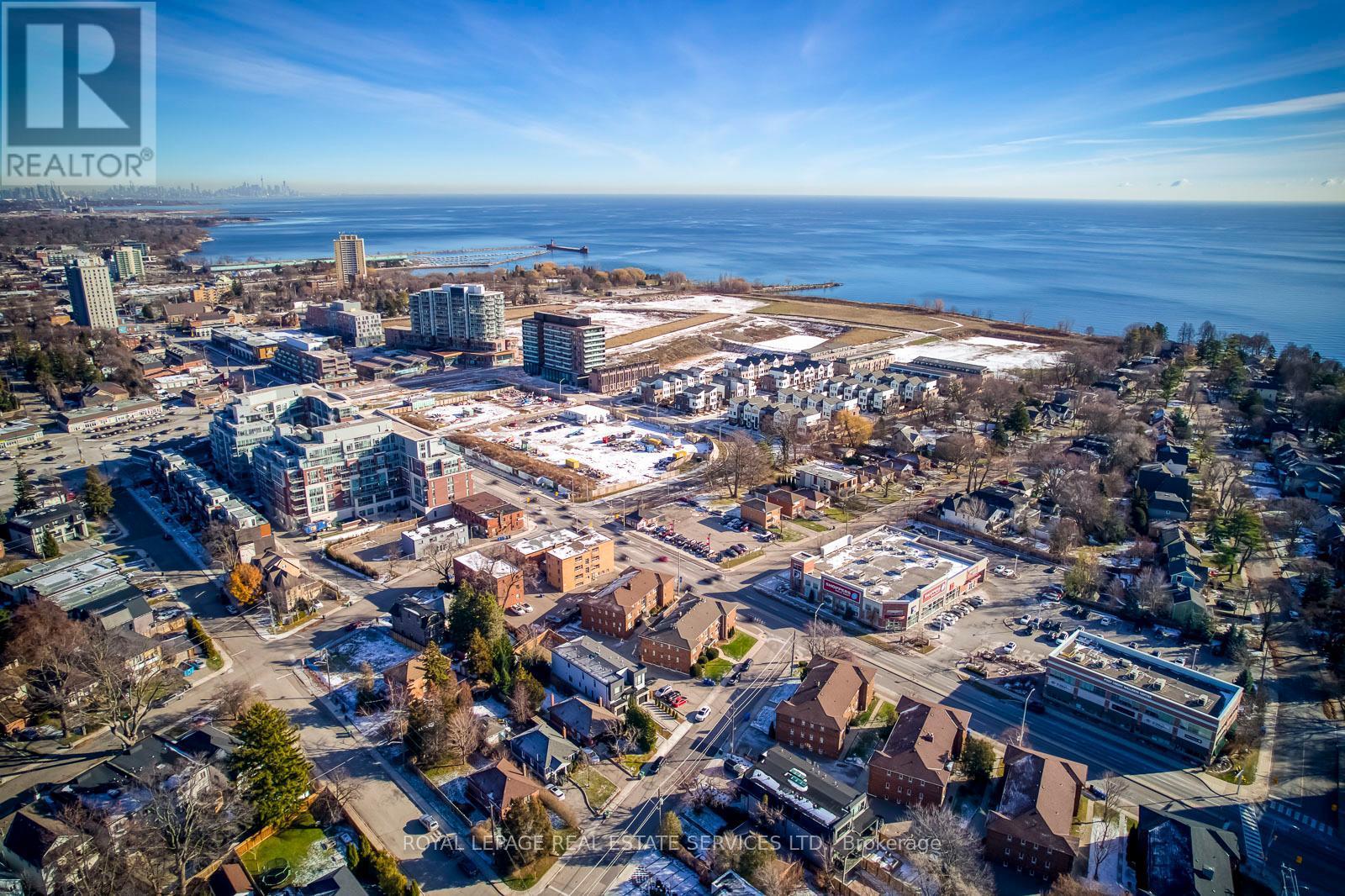 320 Lakeshore Road W, Mississauga, ON