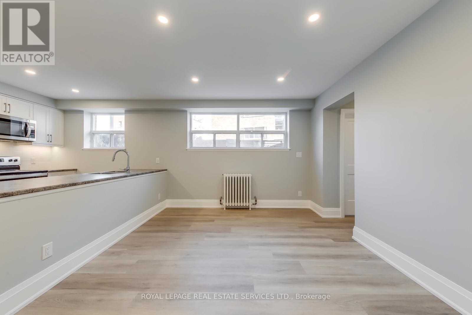 322 Lakeshore Road W, Mississauga, ON - Indoor