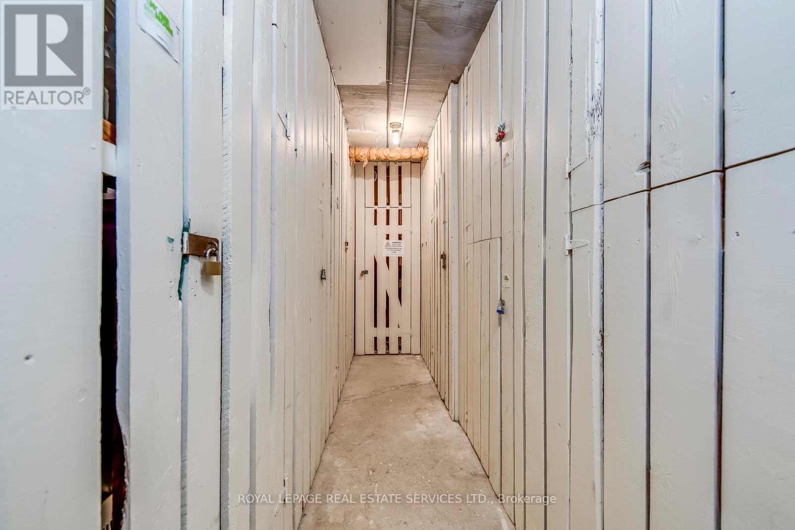 322 Lakeshore Road W, Mississauga, ON - Indoor Photo Showing Other Room