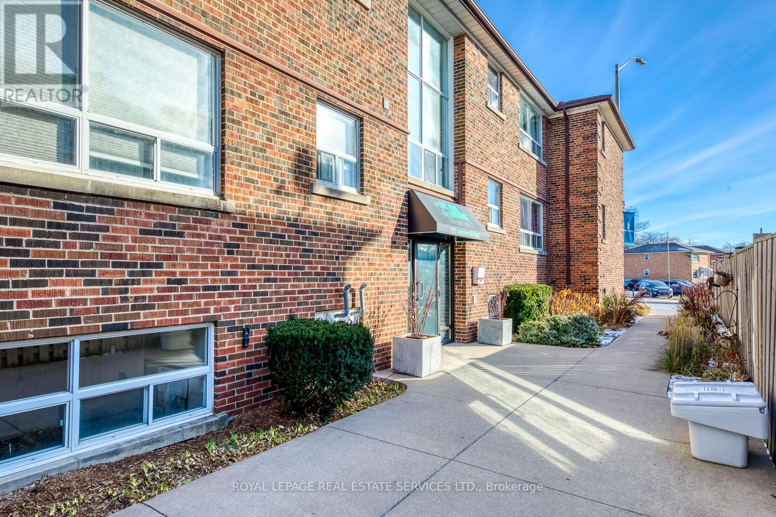 322 Lakeshore Road W, Mississauga, ON