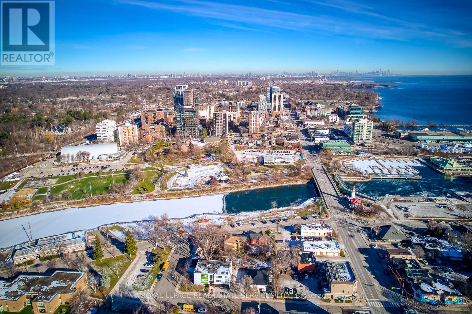 322 Lakeshore Road W, Mississauga, ON