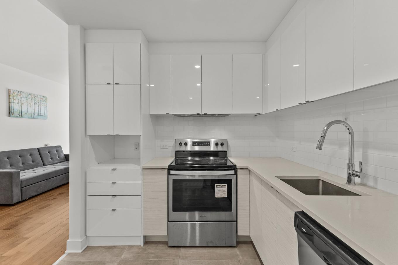 Cuisine - 403-5175 Av. De Courtrai, Montréal (Côte-Des-Neiges/Notre-Dame-De-Grâce), QC - Indoor Photo Showing Kitchen With Upgraded Kitchen