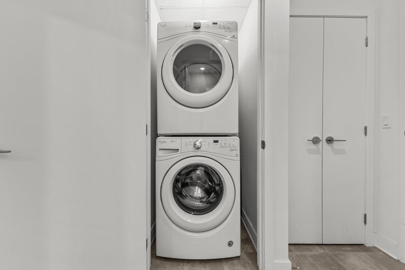 Salle de lavage - 403-5175 Av. De Courtrai, Montréal (Côte-Des-Neiges/Notre-Dame-De-Grâce), QC - Indoor Photo Showing Laundry Room