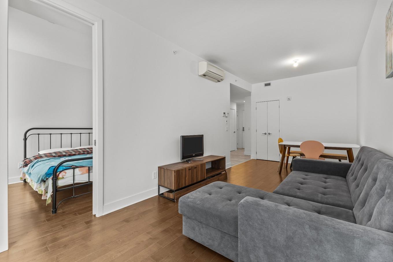 Salon - 403-5175 Av. De Courtrai, Montréal (Côte-Des-Neiges/Notre-Dame-De-Grâce), QC - Indoor