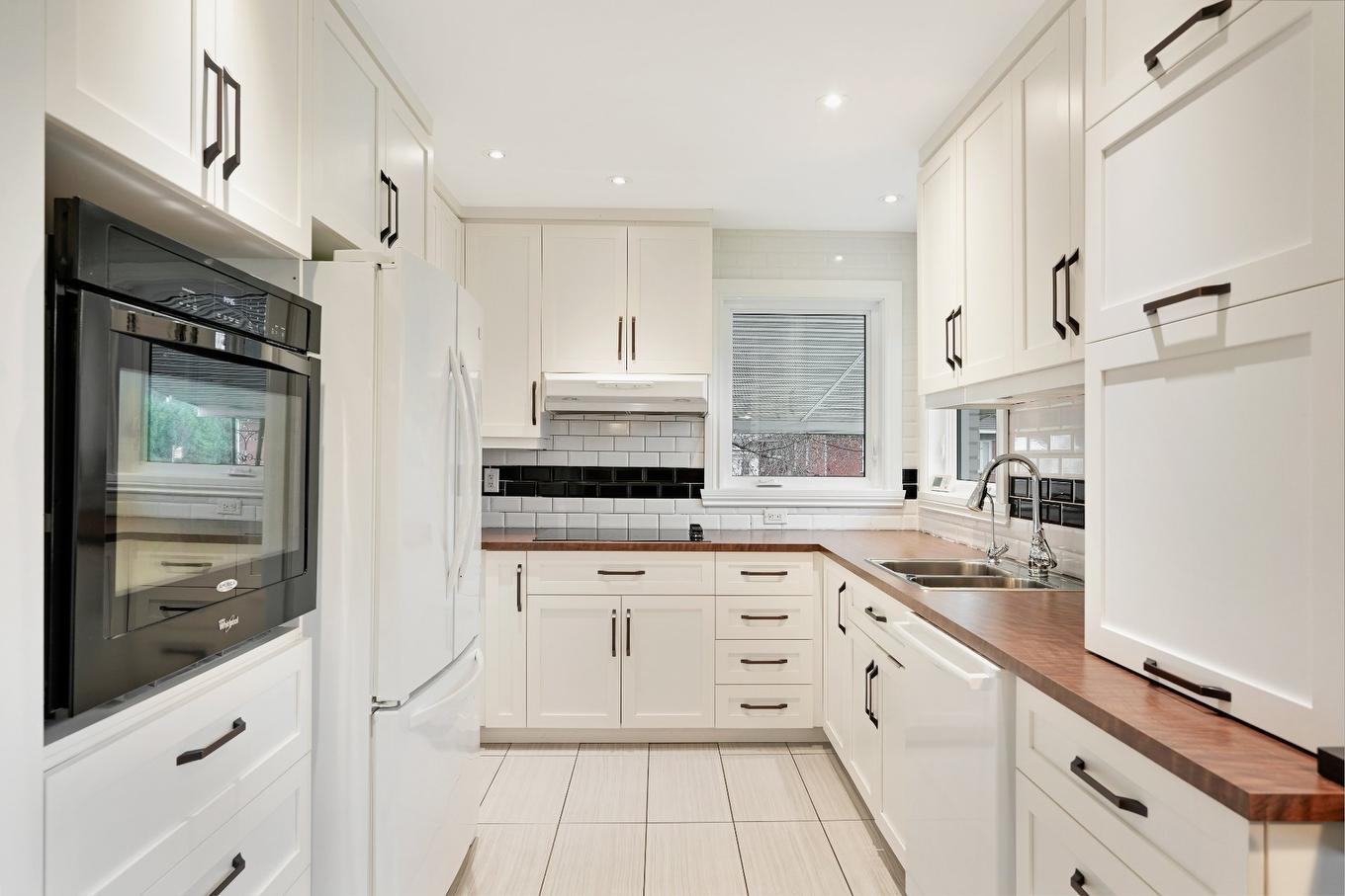 Kitchen - 1924 94E Avenue, Saint-Blaise-Sur-Richelieu, QC - Indoor Photo Showing Kitchen With Double Sink
