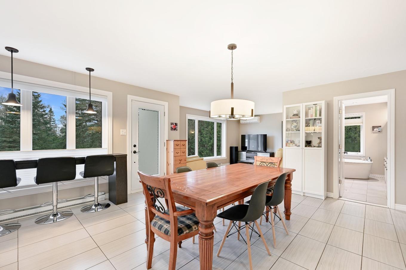 Dinette - 1924 94E Avenue, Saint-Blaise-Sur-Richelieu, QC - Indoor Photo Showing Dining Room