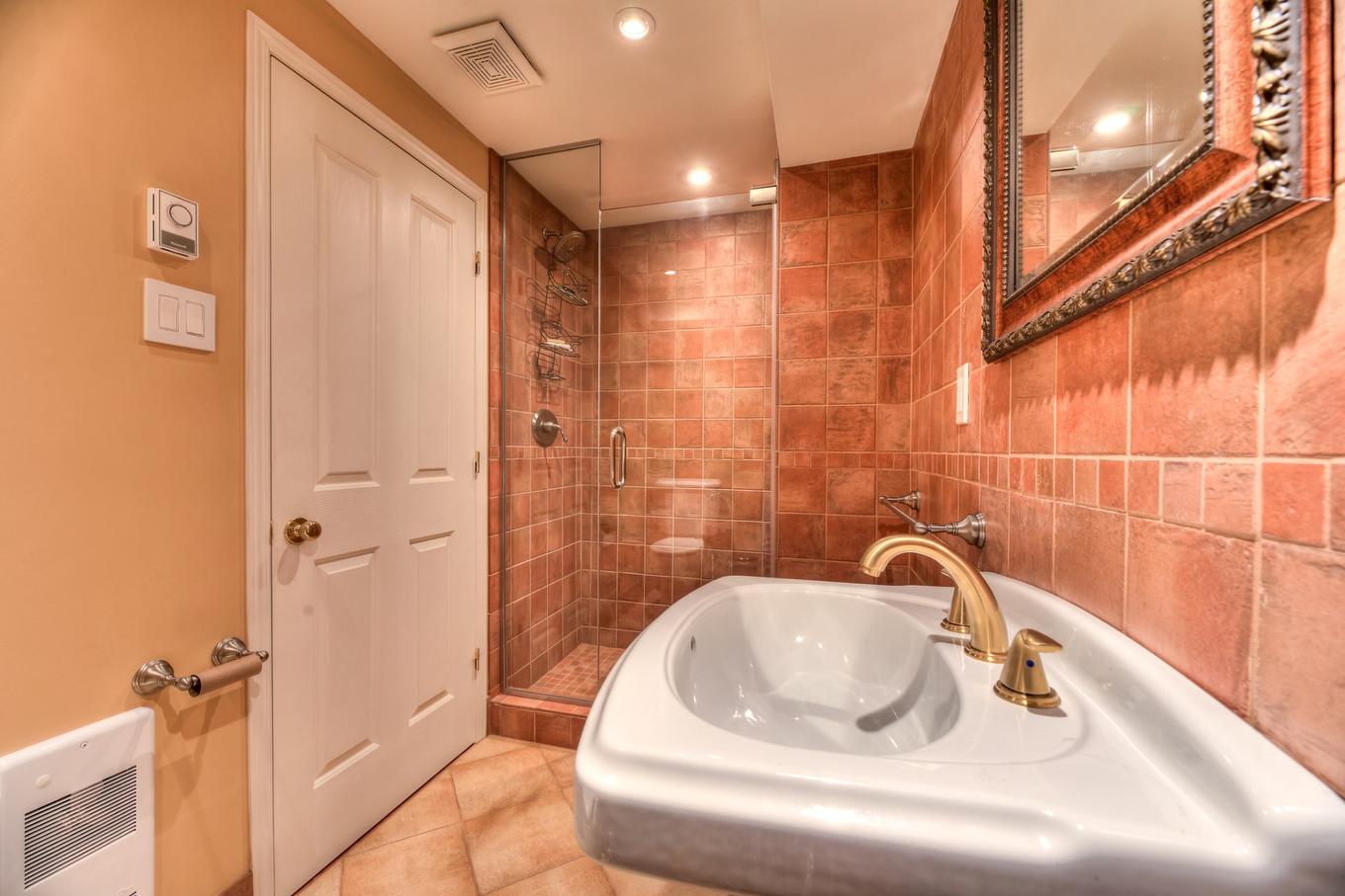 Bathroom - 11 Rue Du Cabernet, Kirkland, QC - Indoor Photo Showing Bathroom