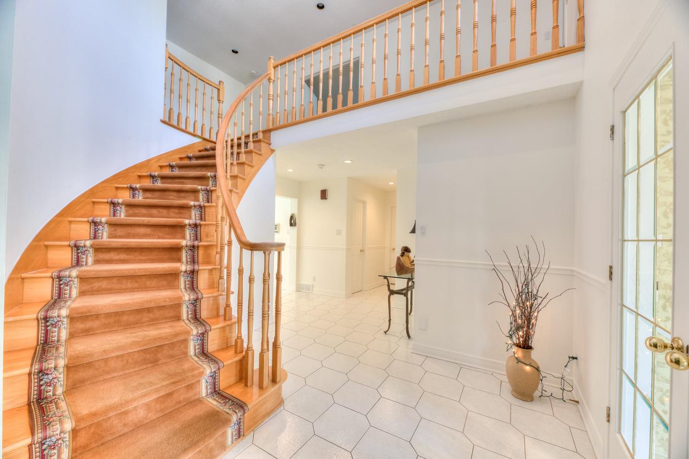 Staircase - 11 Rue Du Cabernet, Kirkland, QC - Indoor Photo Showing Other Room