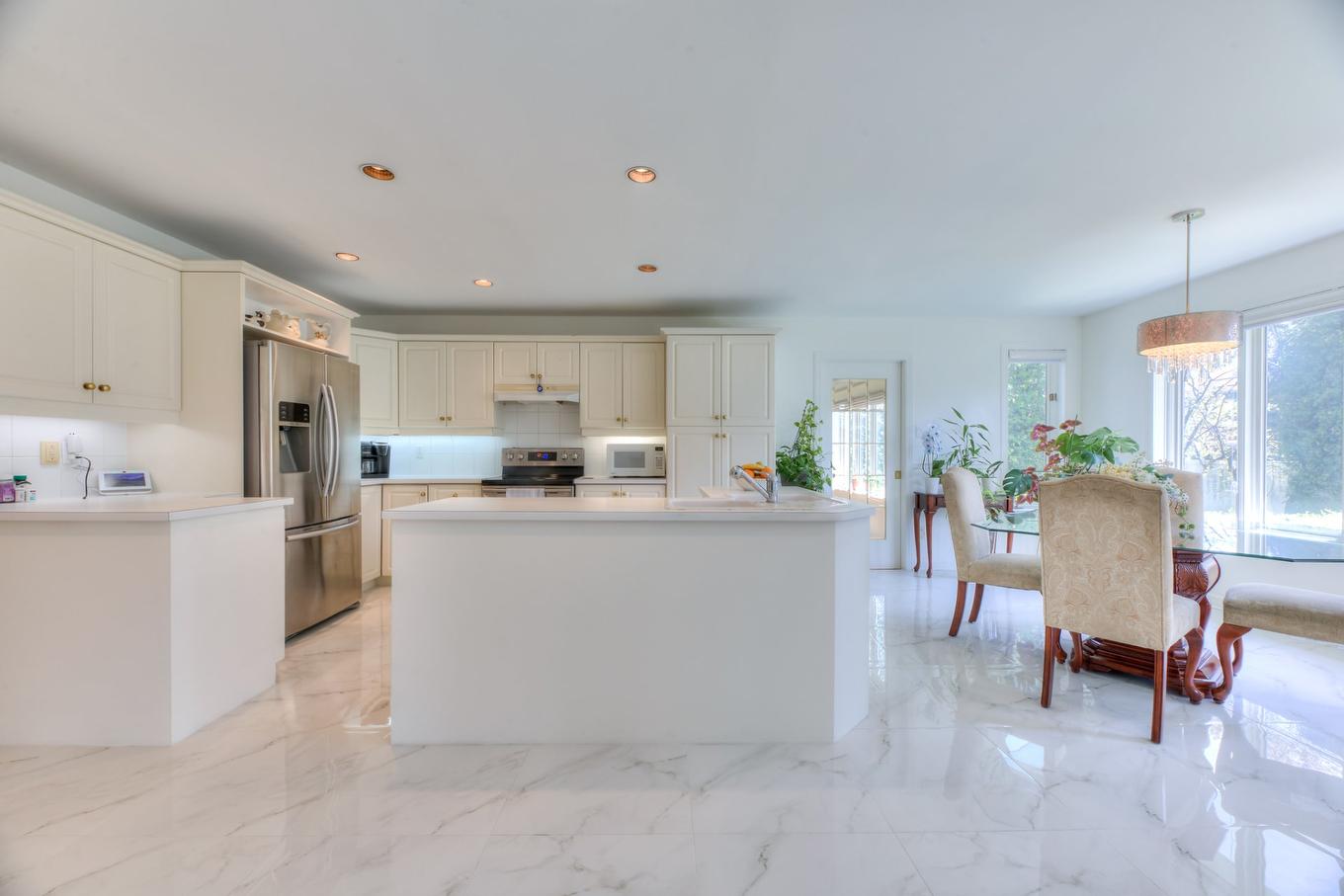 Kitchen - 11 Rue Du Cabernet, Kirkland, QC - Indoor Photo Showing Other Room