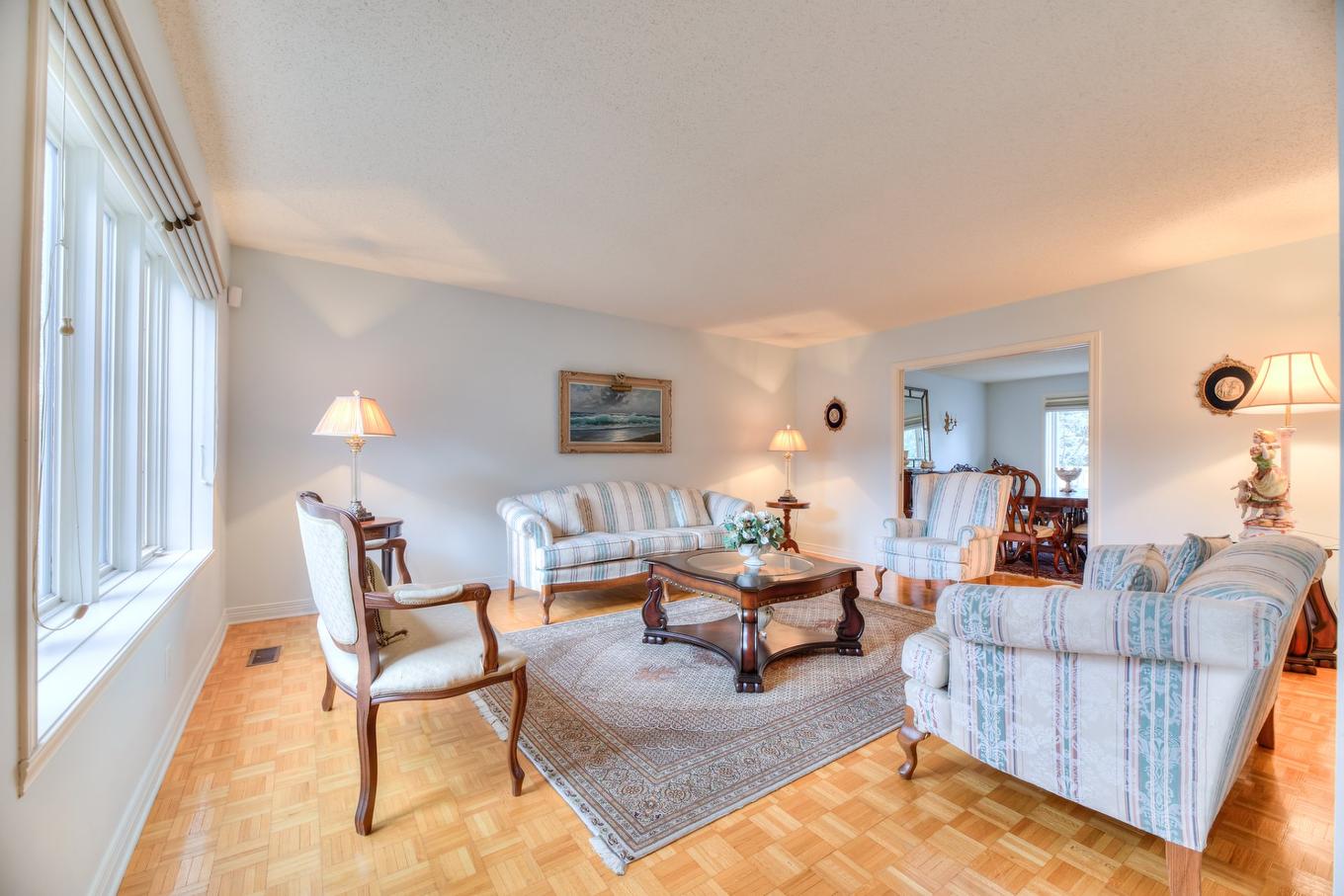 Living room - 11 Rue Du Cabernet, Kirkland, QC - Indoor Photo Showing Living Room