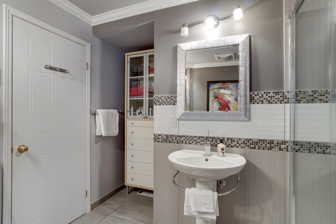 Salle de bains - 929 Rue Claudel, Repentigny (Repentigny), QC - Indoor Photo Showing Bathroom