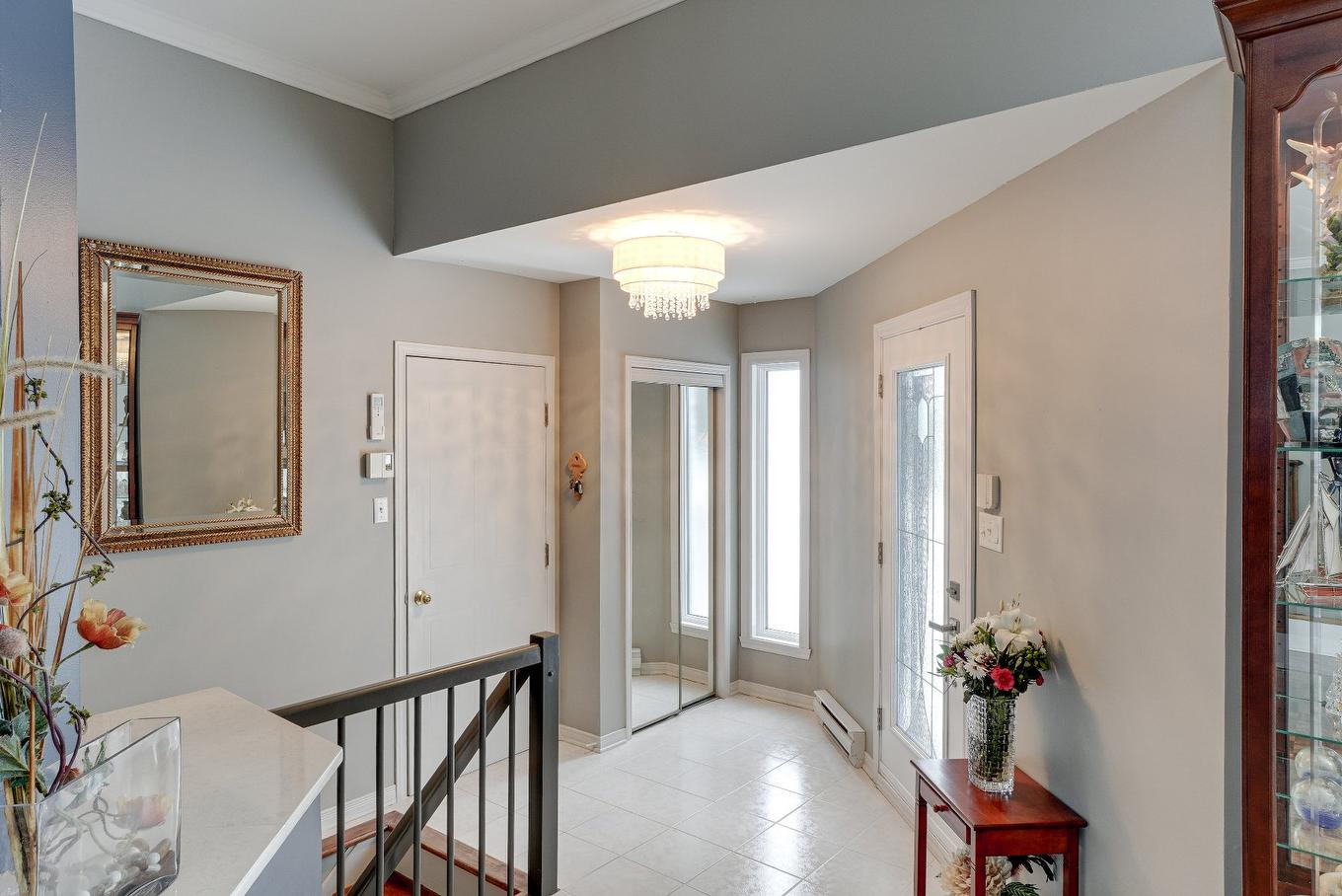 Hall d'entrée/Vestibule - 929 Rue Claudel, Repentigny (Repentigny), QC - Indoor Photo Showing Other Room