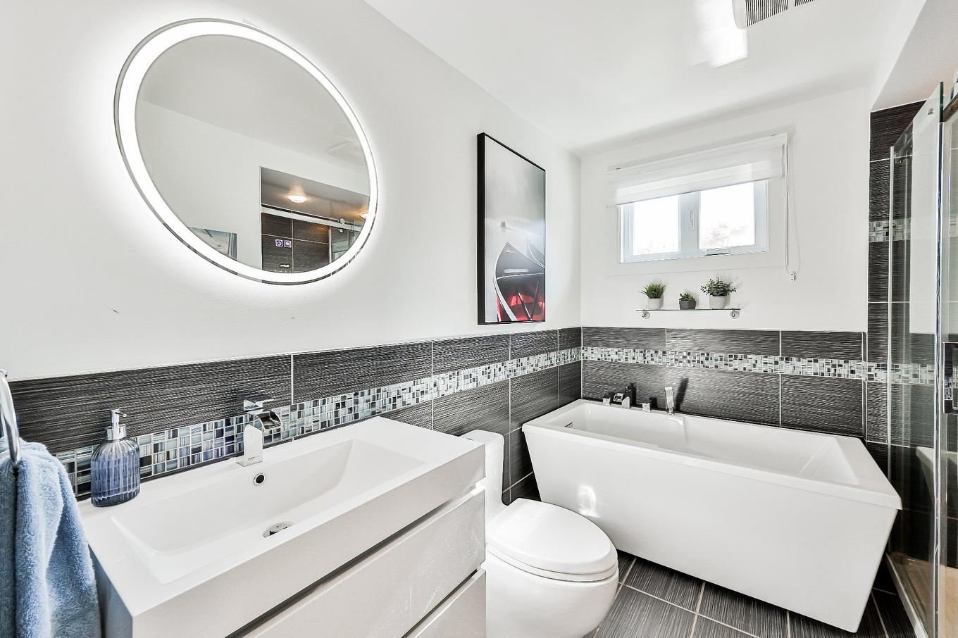 Salle de bains - 466 Rue Lamontagne, Mascouche, QC - Indoor Photo Showing Bathroom