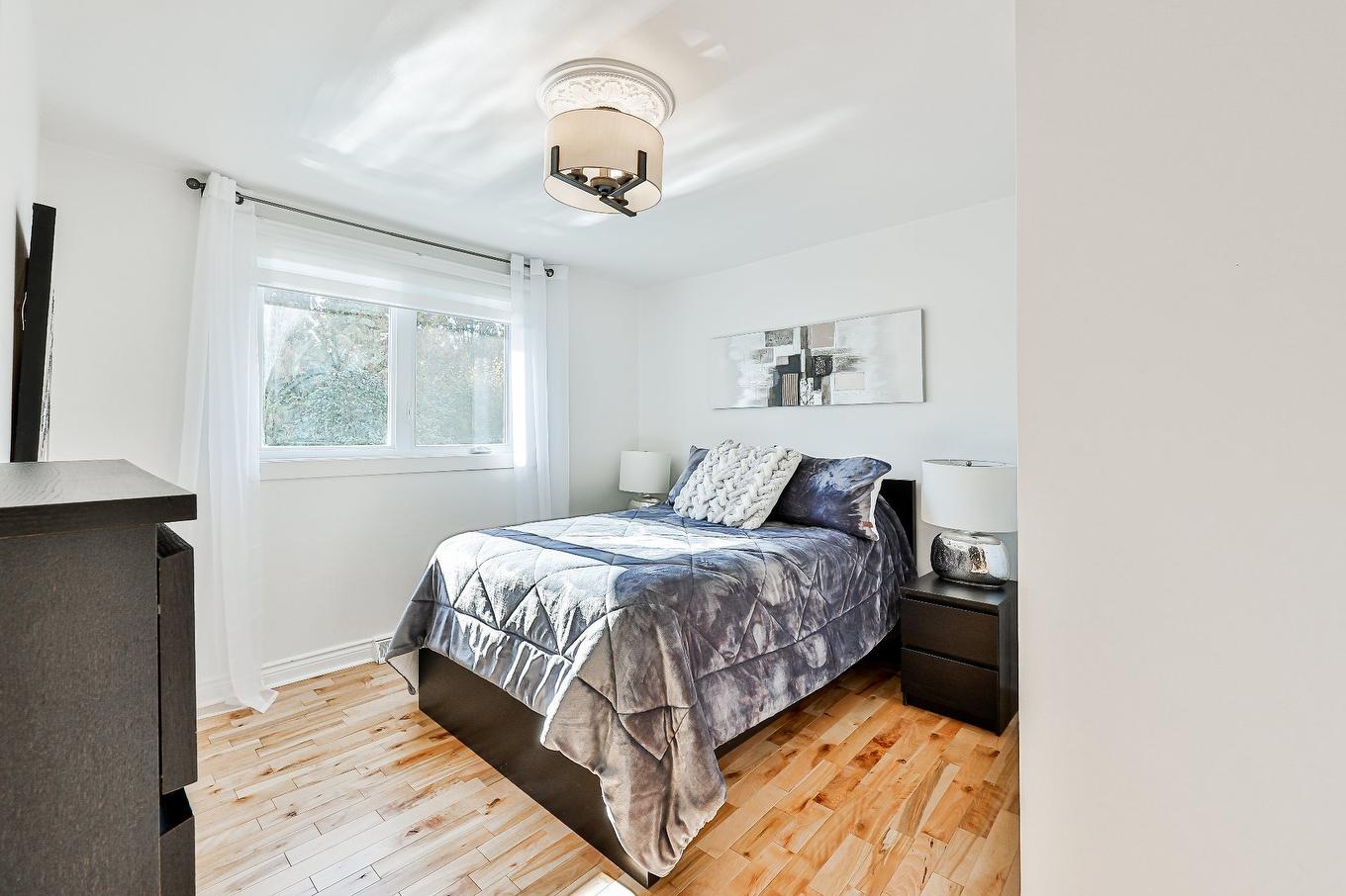 Chambre à coucher - 466 Rue Lamontagne, Mascouche, QC - Indoor Photo Showing Bedroom