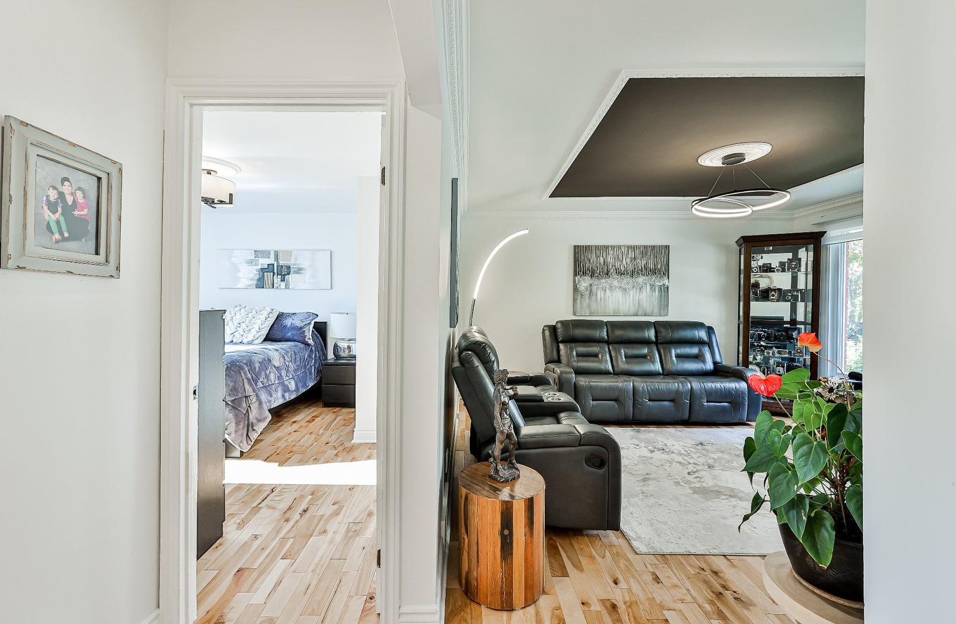 Salon - 466 Rue Lamontagne, Mascouche, QC - Indoor Photo Showing Other Room