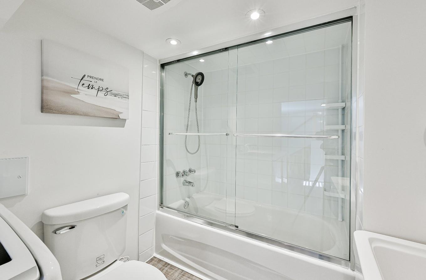 Salle de bains - 466 Rue Lamontagne, Mascouche, QC - Indoor Photo Showing Bathroom