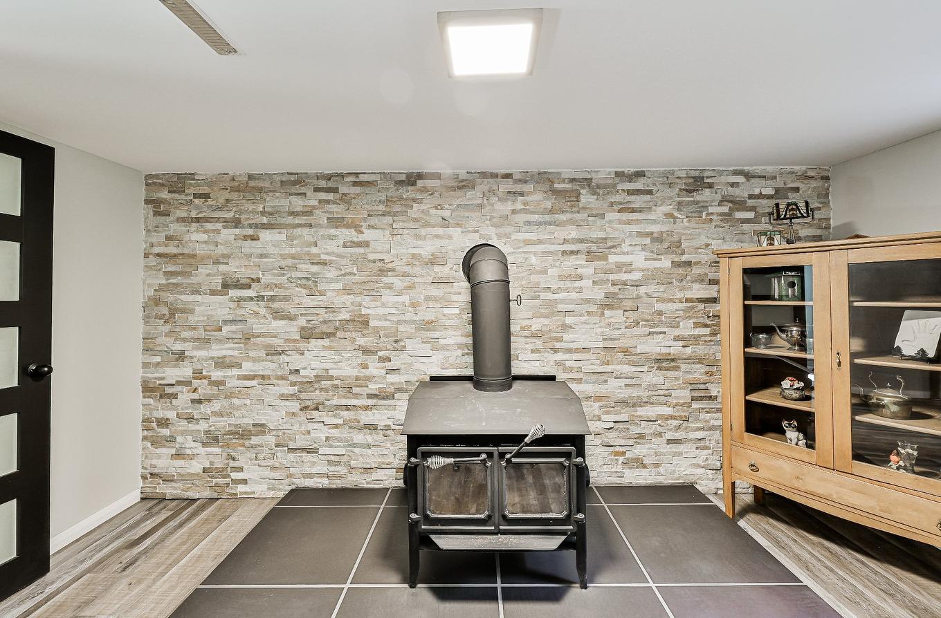 Salle familiale - 466 Rue Lamontagne, Mascouche, QC - Indoor Photo Showing Other Room