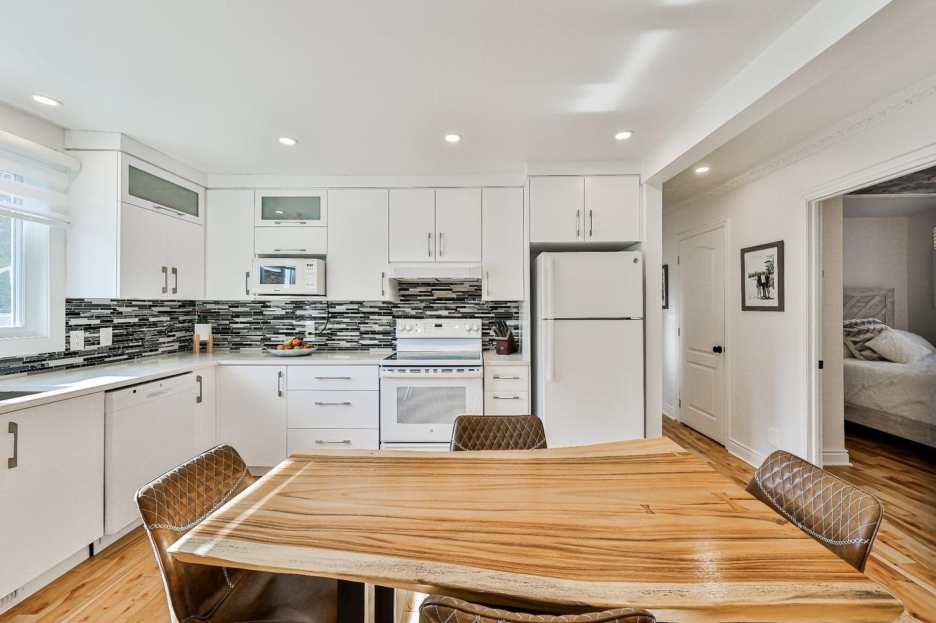 Salle à manger - 466 Rue Lamontagne, Mascouche, QC - Indoor Photo Showing Kitchen With Double Sink
