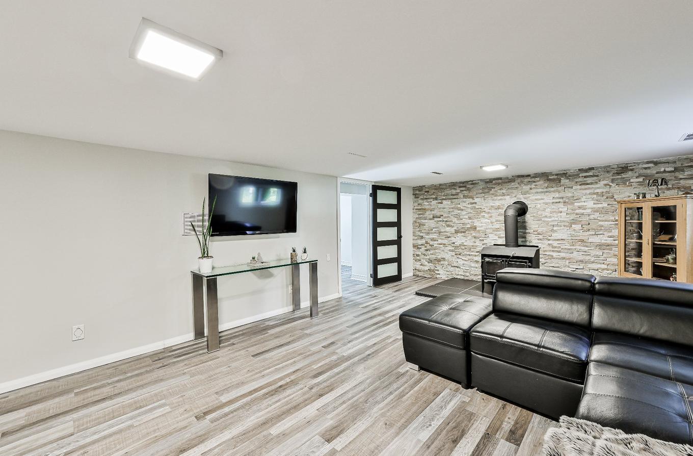 Salle familiale - 466 Rue Lamontagne, Mascouche, QC - Indoor Photo Showing Living Room