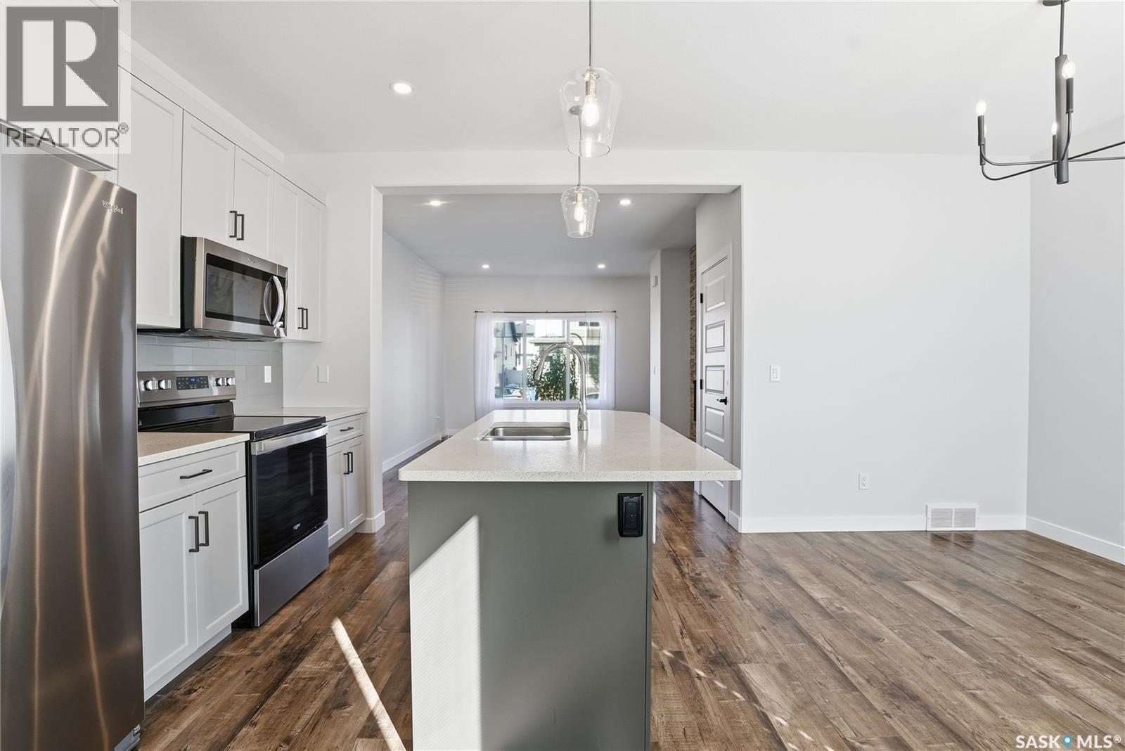 966 Mcfaull Manor, Saskatoon, SK - Indoor Photo Showing Kitchen With Upgraded Kitchen