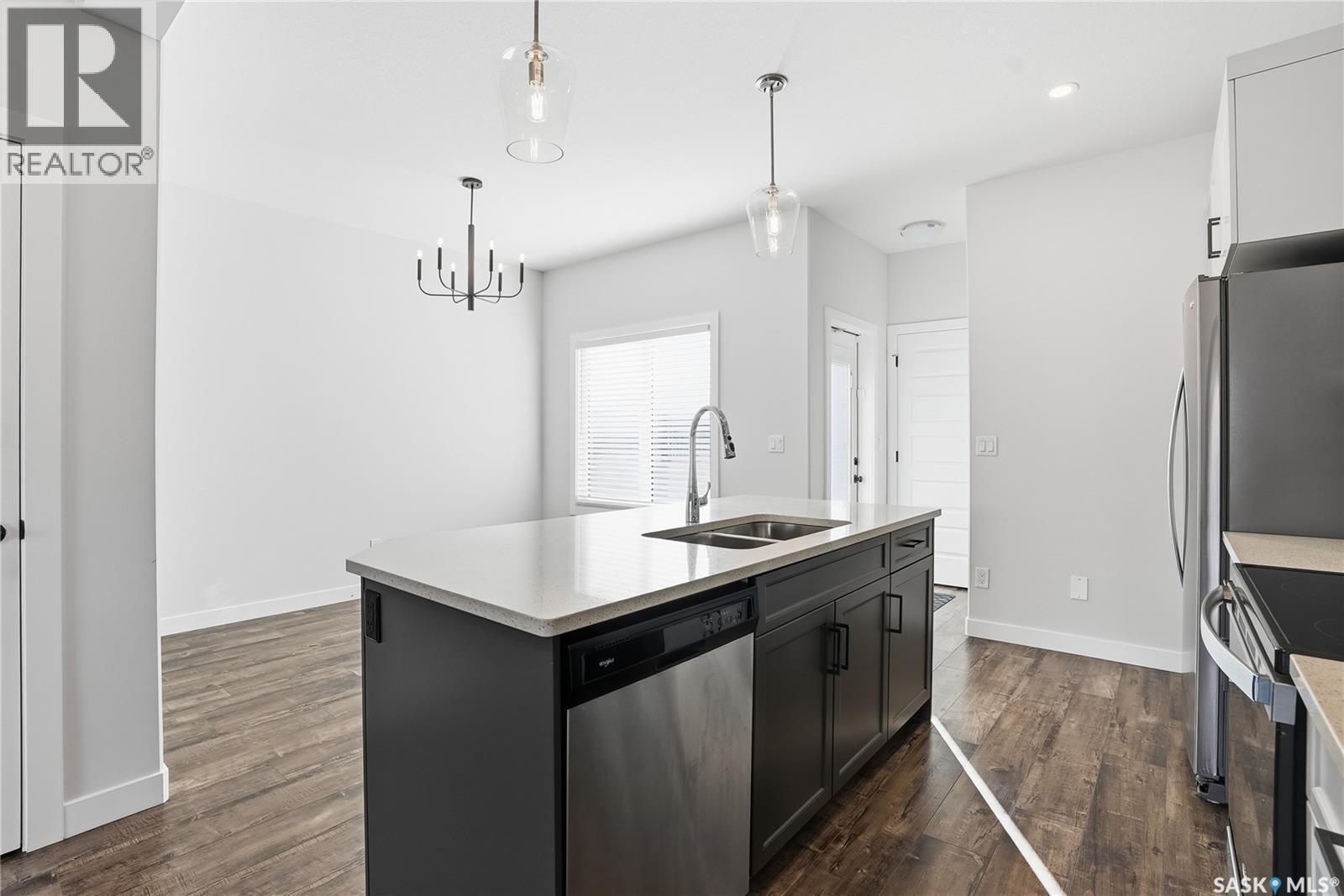 966 Mcfaull Manor, Saskatoon, SK - Indoor Photo Showing Kitchen With Double Sink With Upgraded Kitchen