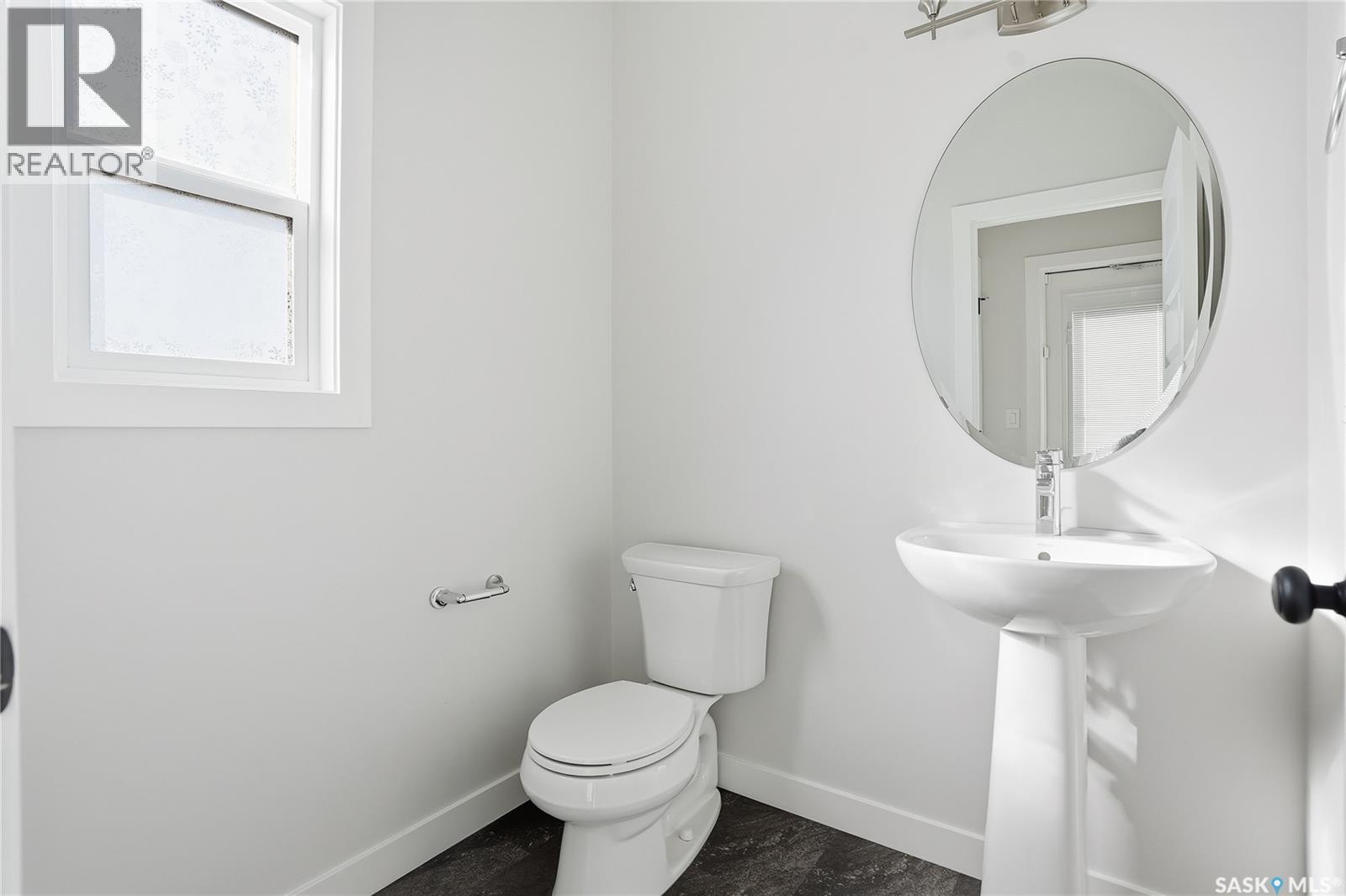 966 Mcfaull Manor, Saskatoon, SK - Indoor Photo Showing Bathroom