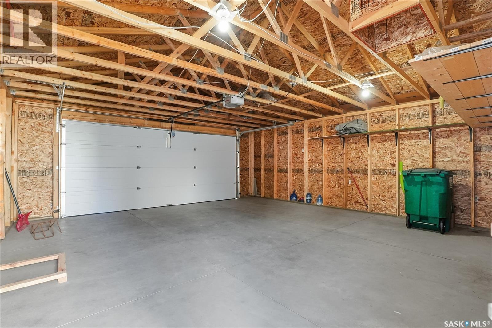 966 Mcfaull Manor, Saskatoon, SK - Indoor Photo Showing Garage