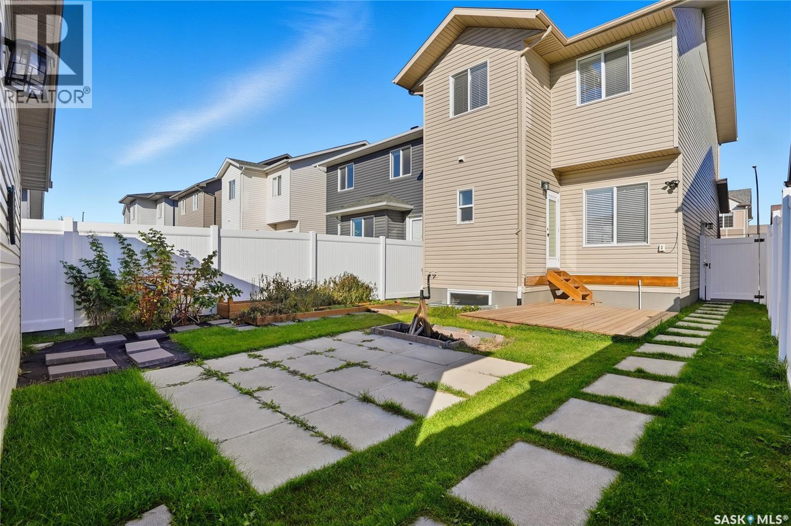 966 Mcfaull Manor, Saskatoon, SK - Outdoor