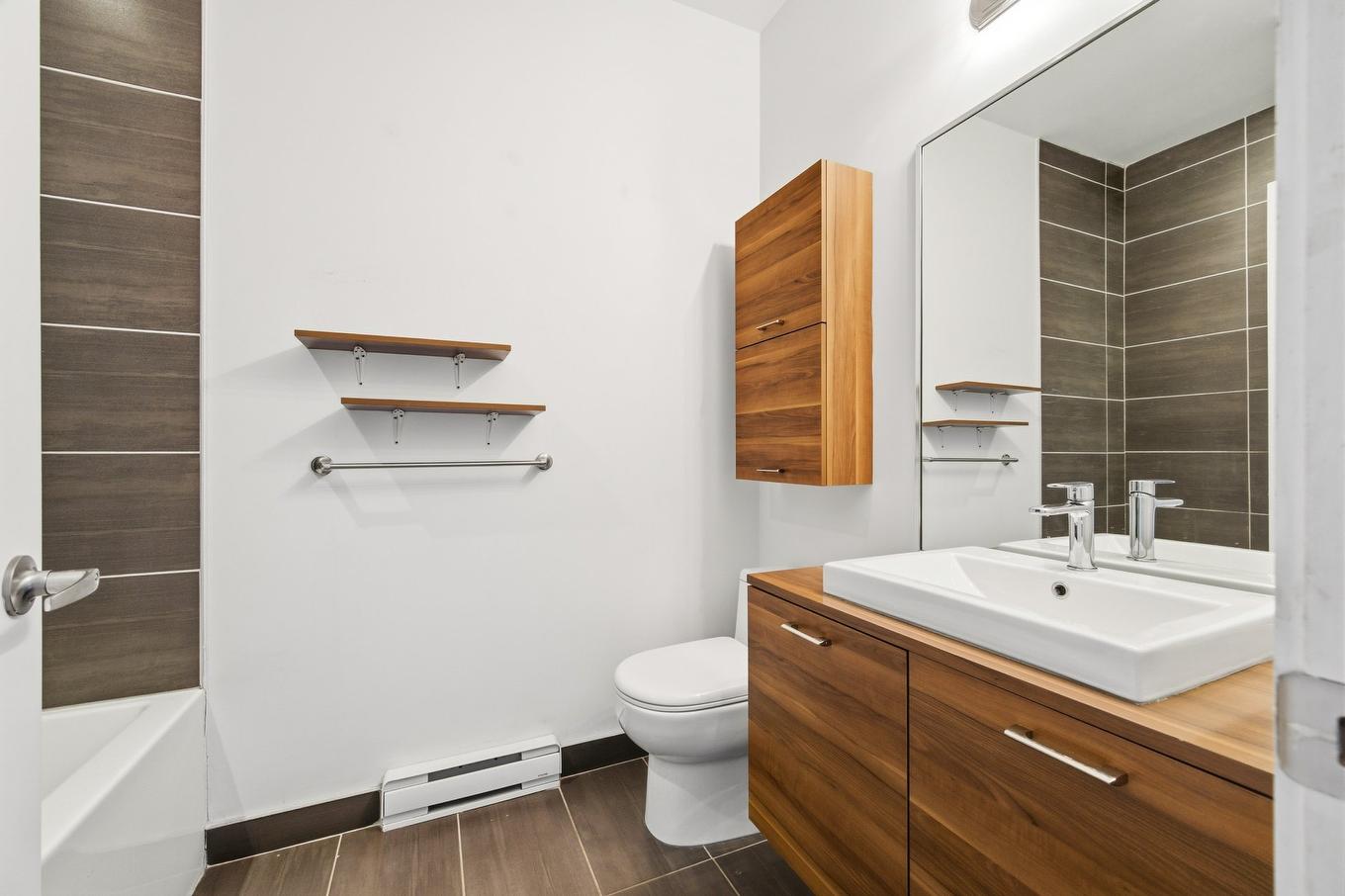 Bathroom - 405-2335 Av. Bennett, Montréal (Mercier/Hochelaga-Maisonneuve), QC - Indoor Photo Showing Bathroom