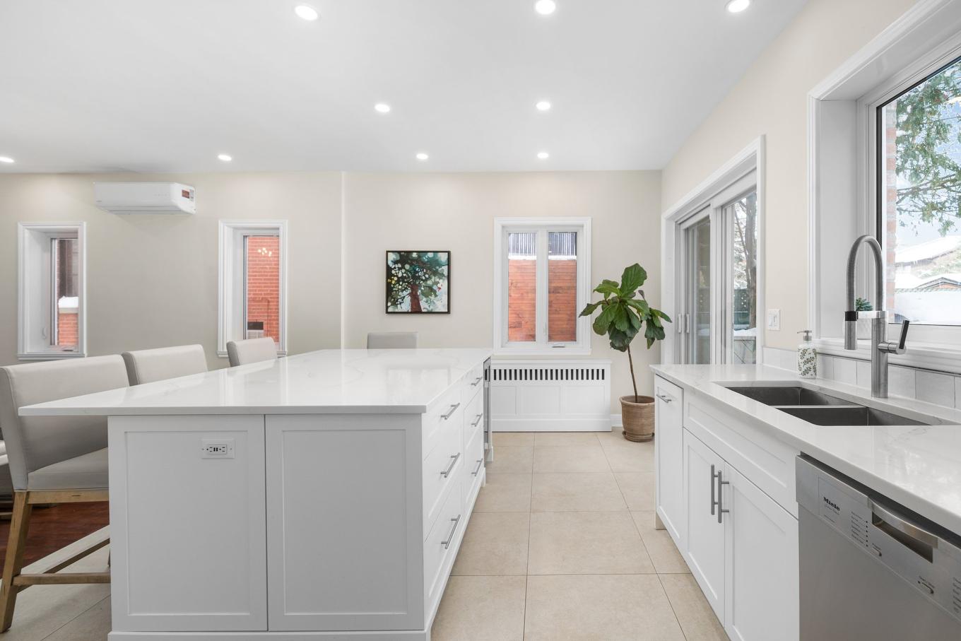 Kitchen - 4057 Av. Madison, Montréal (Côte-Des-Neiges/Notre-Dame-De-Grâce), QC - Indoor Photo Showing Kitchen With Double Sink
