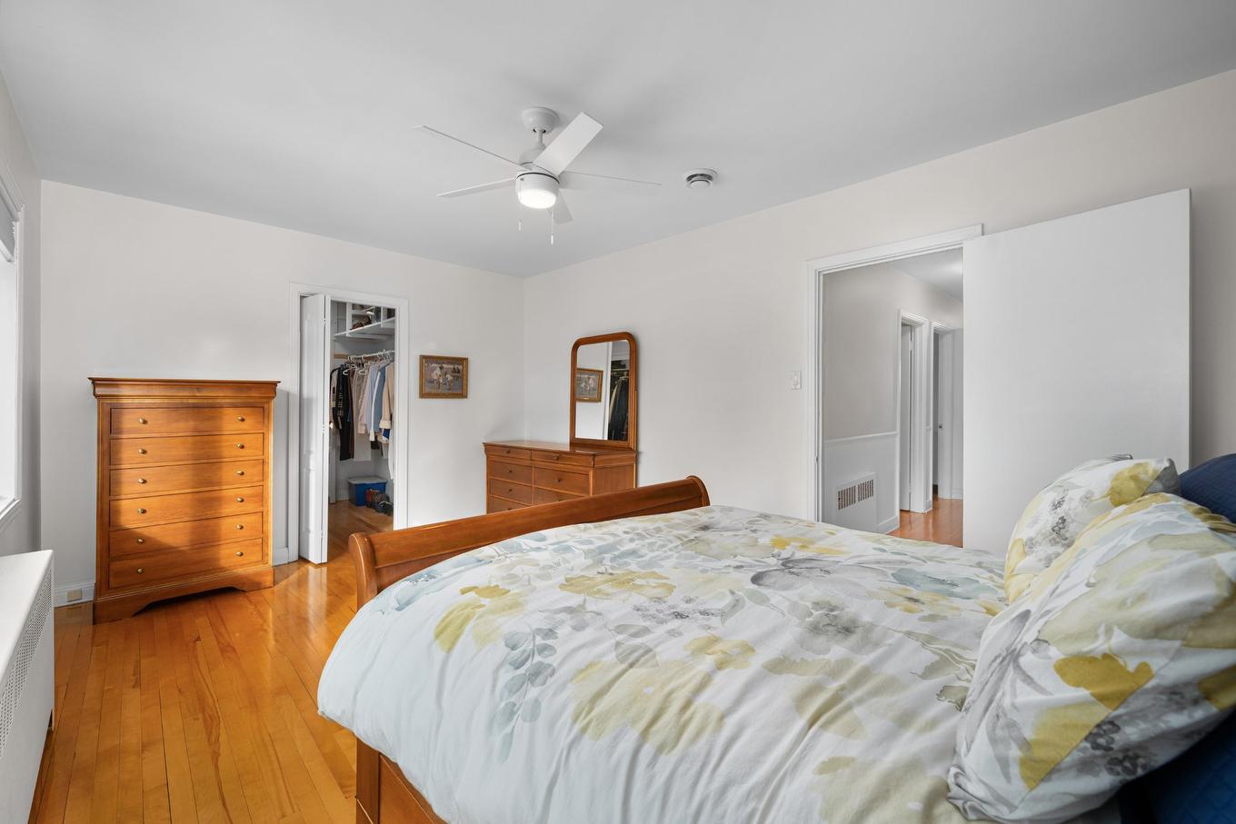Primary bedroom - 4057 Av. Madison, Montréal (Côte-Des-Neiges/Notre-Dame-De-Grâce), QC - Indoor Photo Showing Bedroom