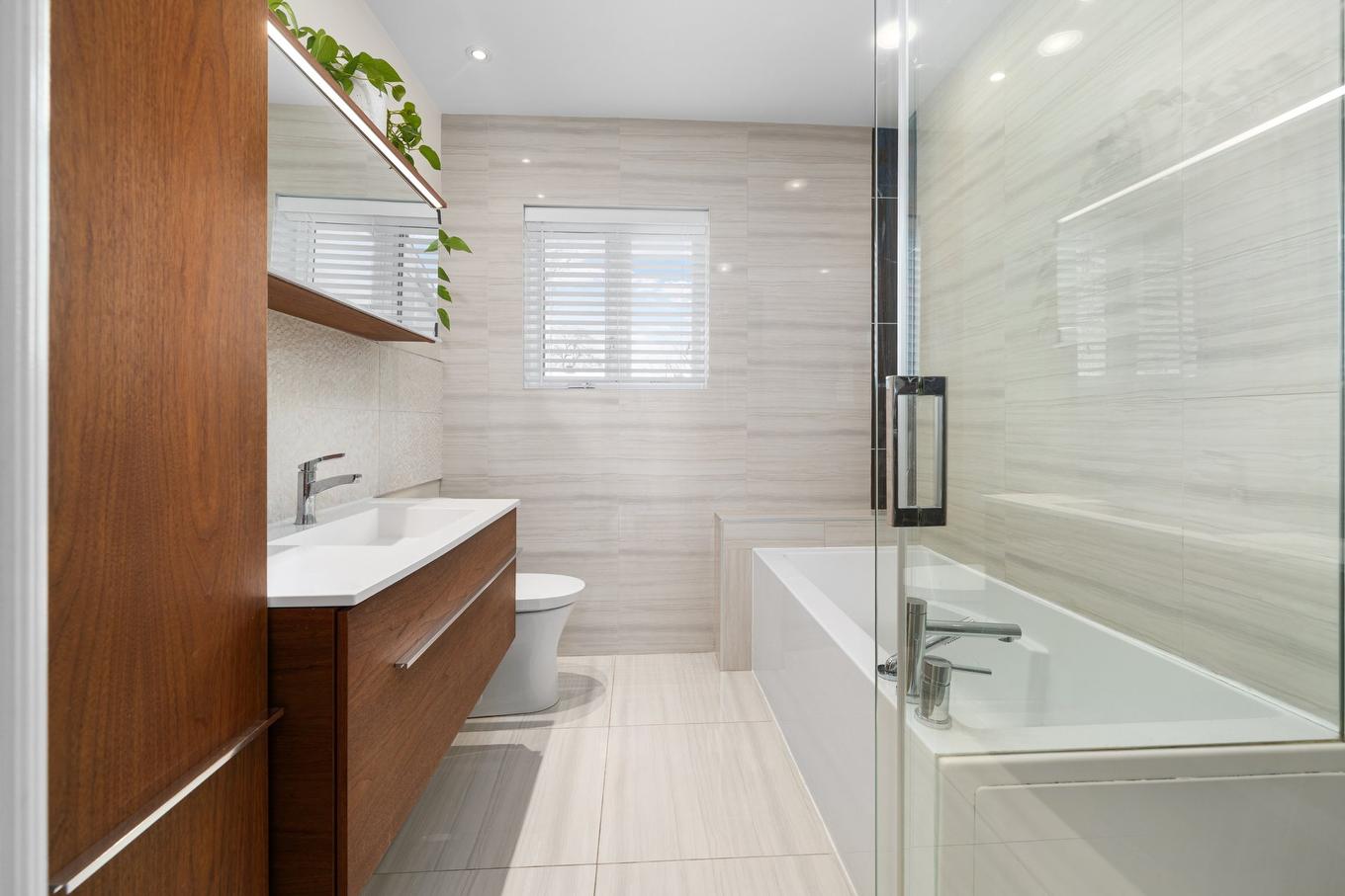 Bathroom - 4057 Av. Madison, Montréal (Côte-Des-Neiges/Notre-Dame-De-Grâce), QC - Indoor Photo Showing Bathroom