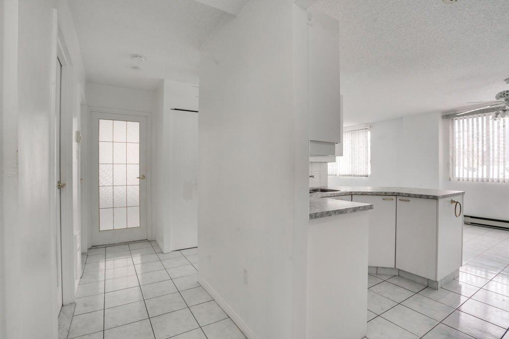 Hall - 108-50 Rue Dussault, Gatineau (Hull), QC - Indoor Photo Showing Other Room