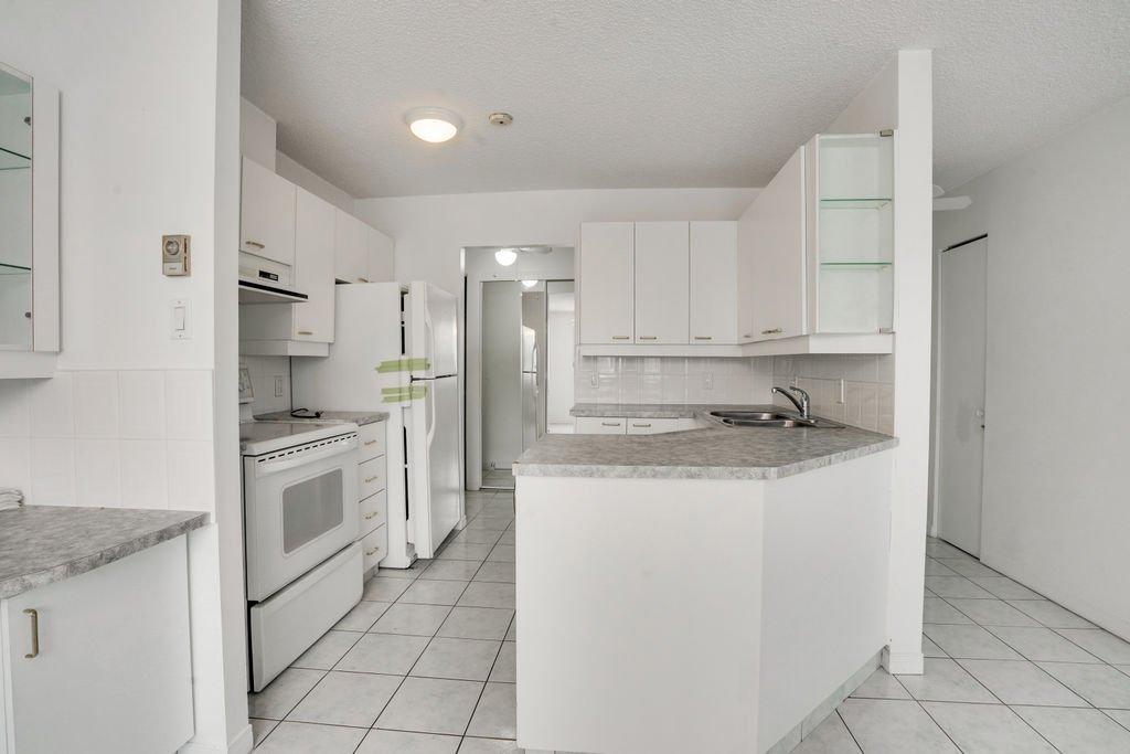Kitchen - 108-50 Rue Dussault, Gatineau (Hull), QC - Indoor Photo Showing Kitchen With Double Sink