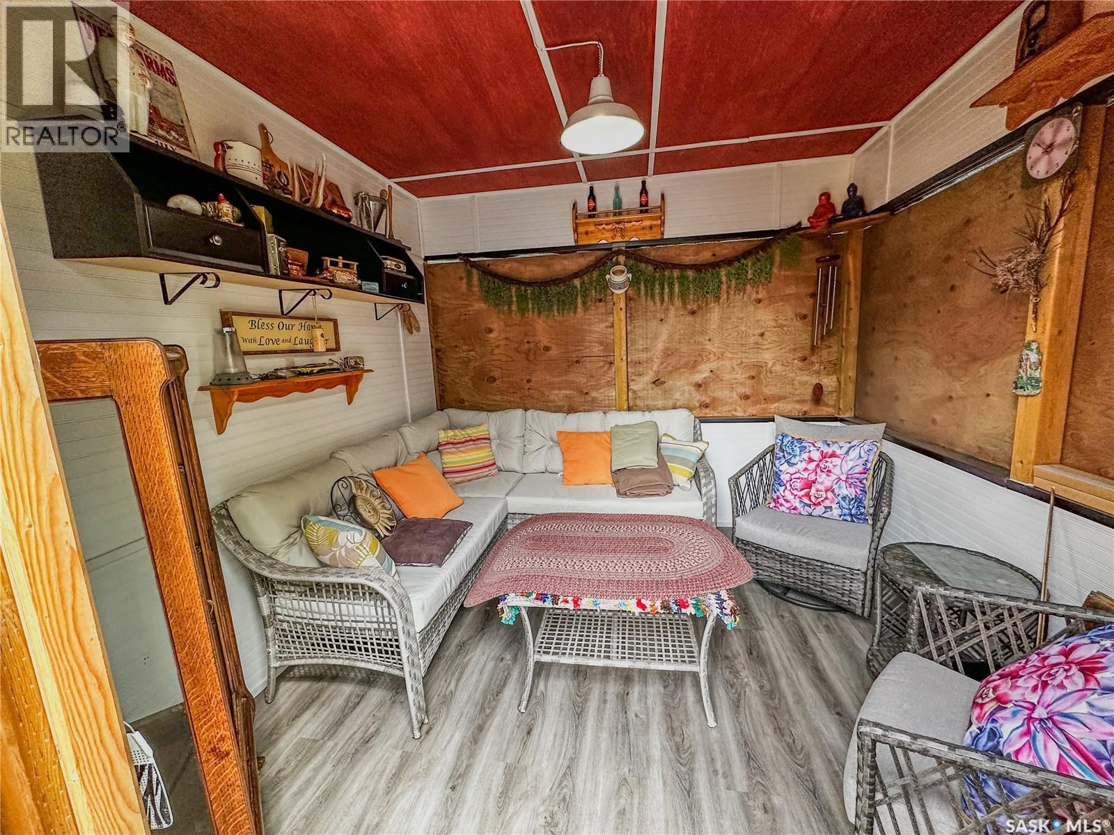 107 May Street, Neudorf, SK - With Deck Patio Veranda With Exterior