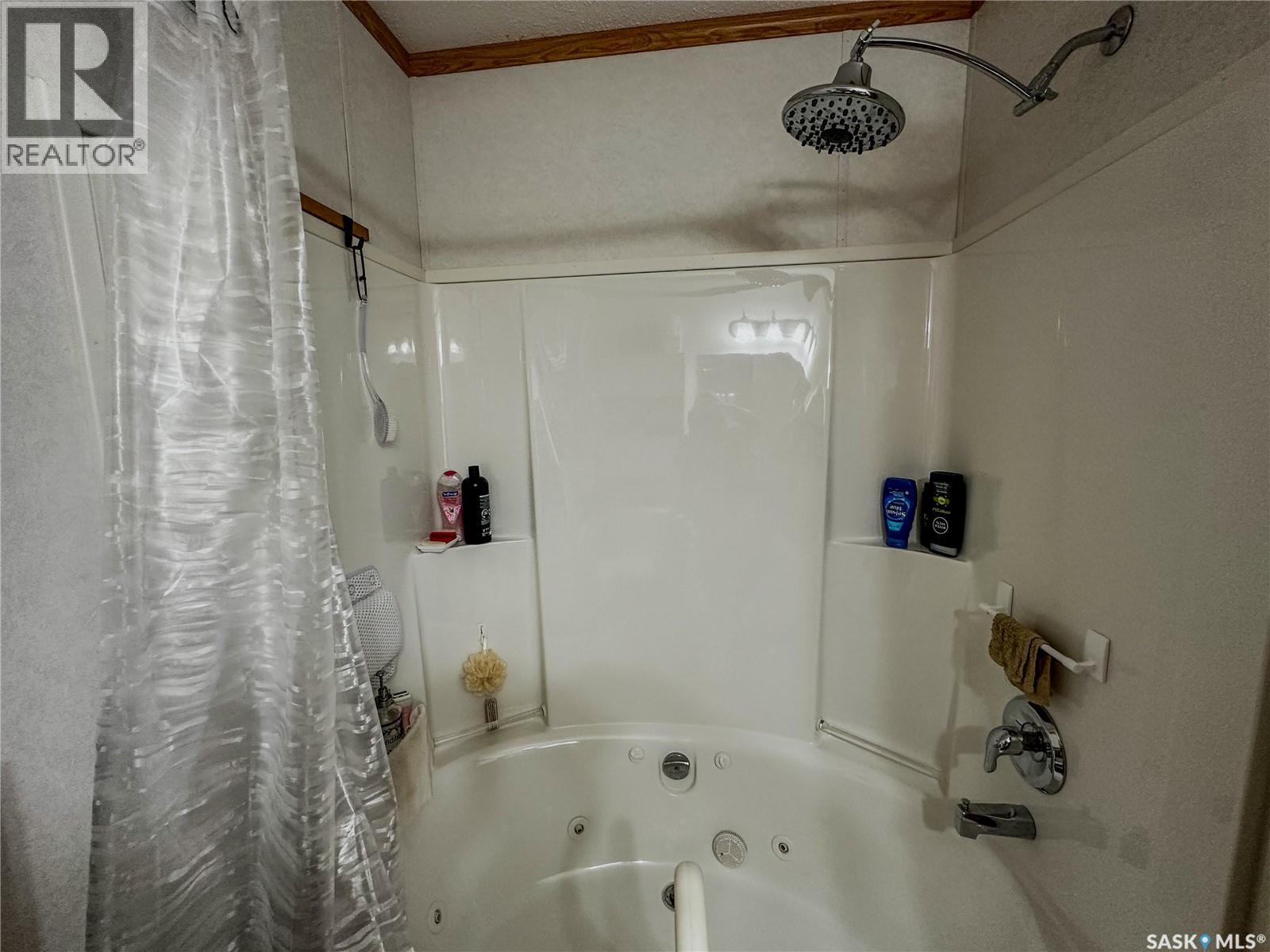 107 May Street, Neudorf, SK - Indoor Photo Showing Bathroom