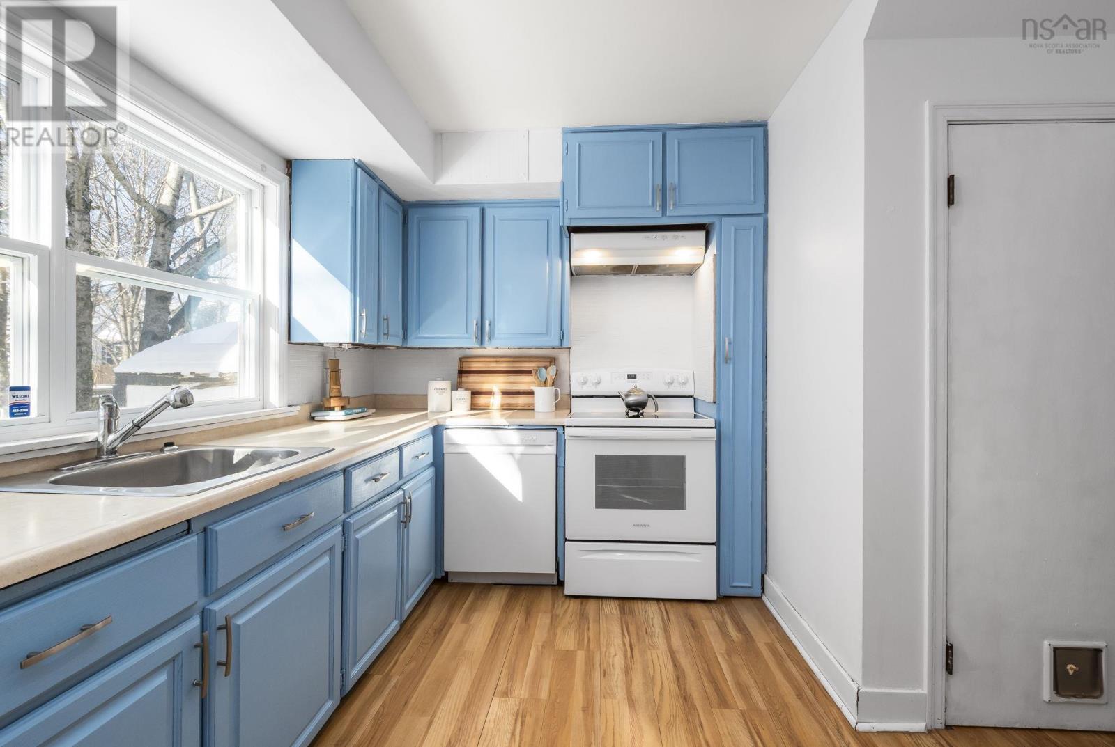 33 Pinehill Road, Dartmouth, NS - Indoor Photo Showing Kitchen