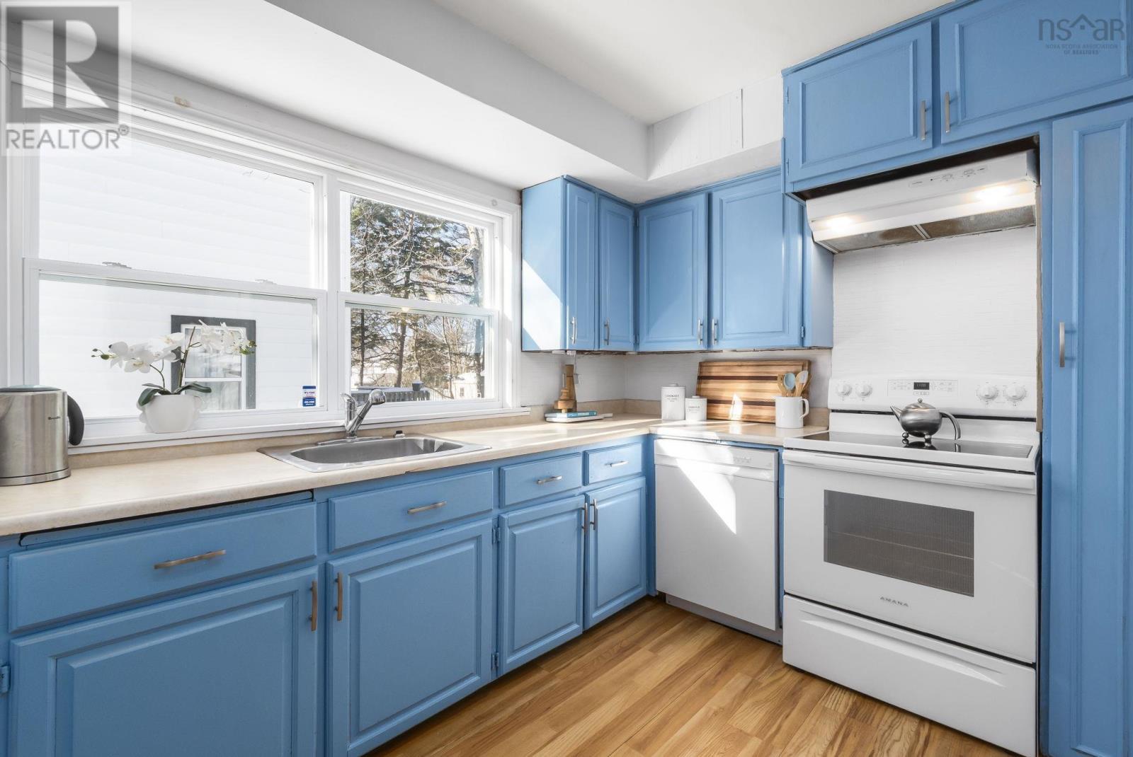 33 Pinehill Road, Dartmouth, NS - Indoor Photo Showing Kitchen