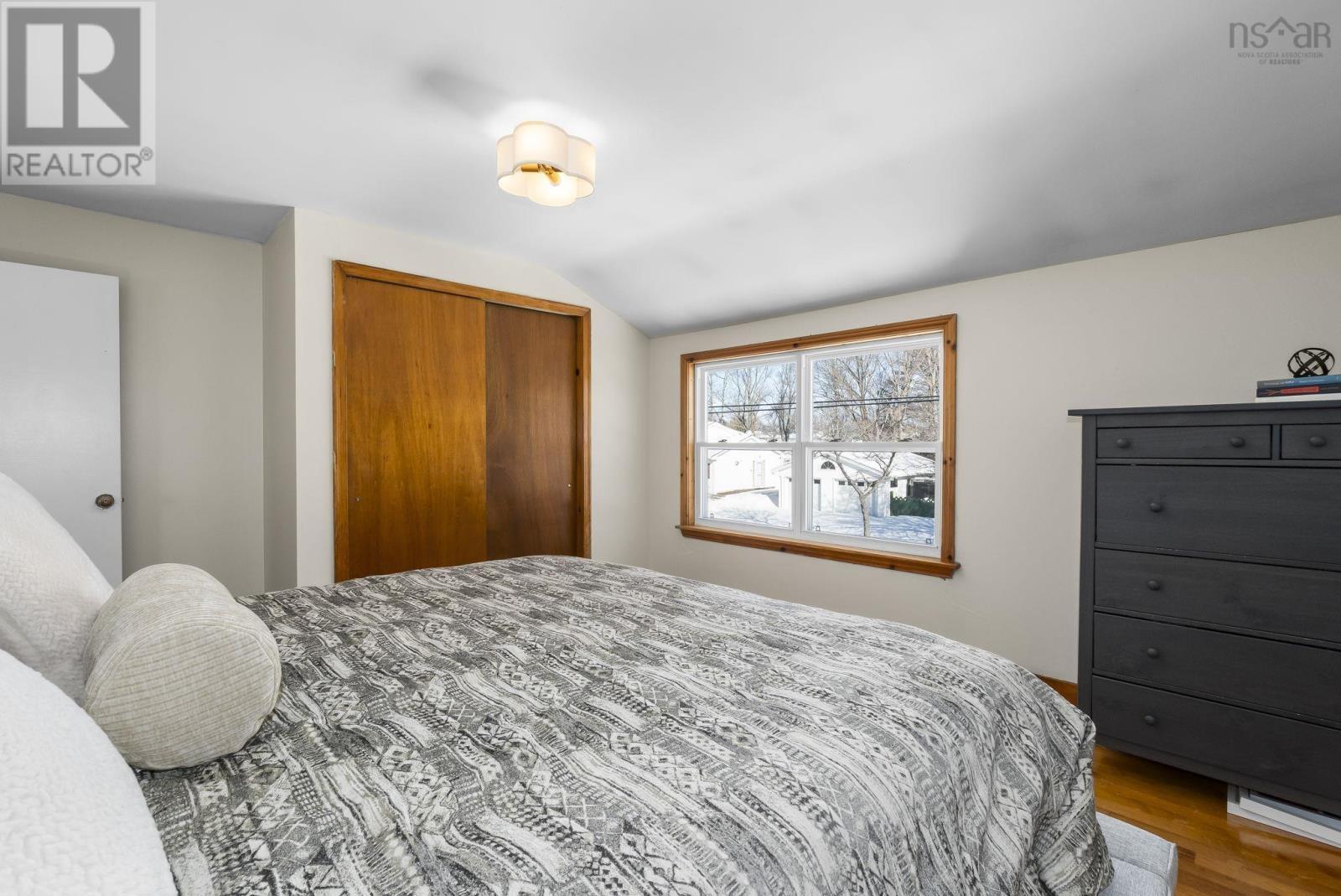 33 Pinehill Road, Dartmouth, NS - Indoor Photo Showing Bedroom