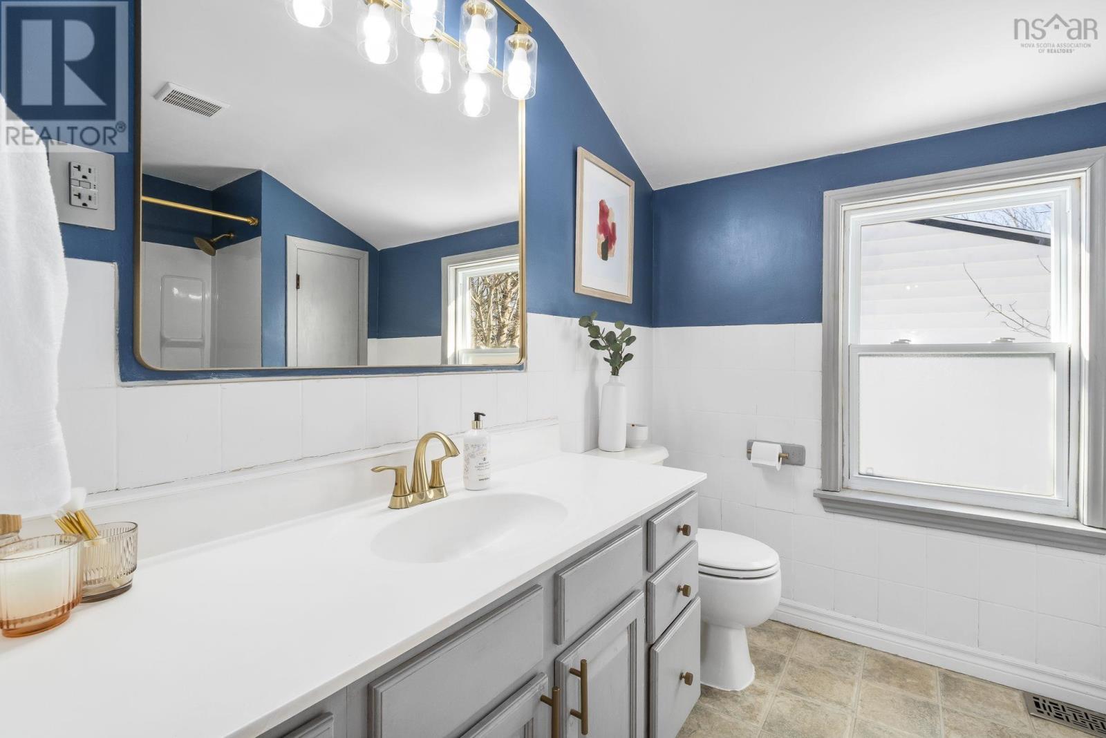 33 Pinehill Road, Dartmouth, NS - Indoor Photo Showing Bathroom