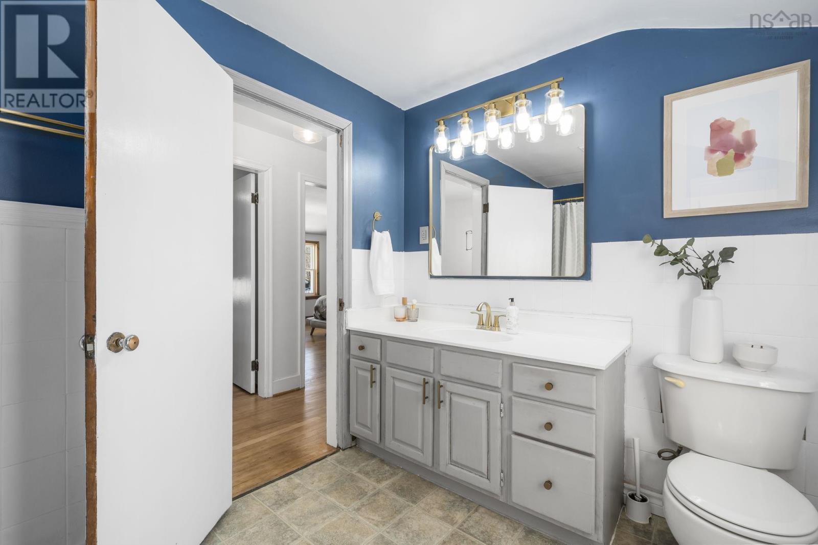 33 Pinehill Road, Dartmouth, NS - Indoor Photo Showing Bathroom